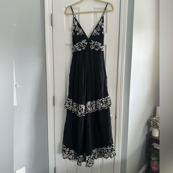 Abercrombie & Fitch embroidered tiered Maxi Dress black and ivory sized MT - Picture 2 of 7